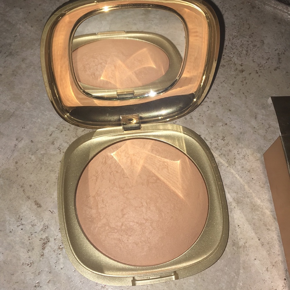 Bronzer
